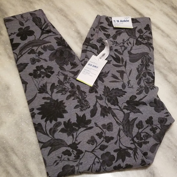 Old Navy Pants - NWT Old Navy 7/8 Length Leggings